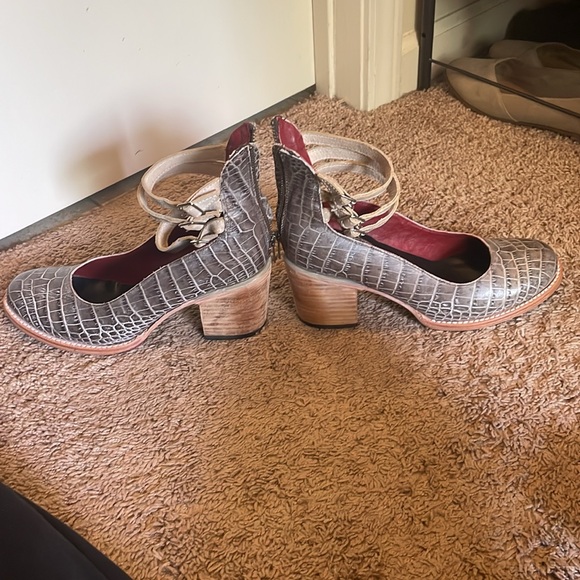 BRAND NEW NWOT free bird booties - Picture 8 of 10